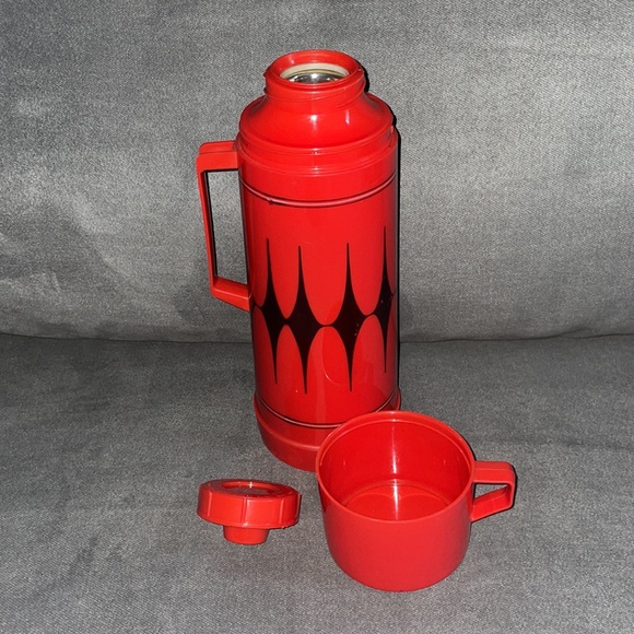 Vintage Aladdin’s Quart size Thermos.  Red & Black. - Picture 4 of 5
